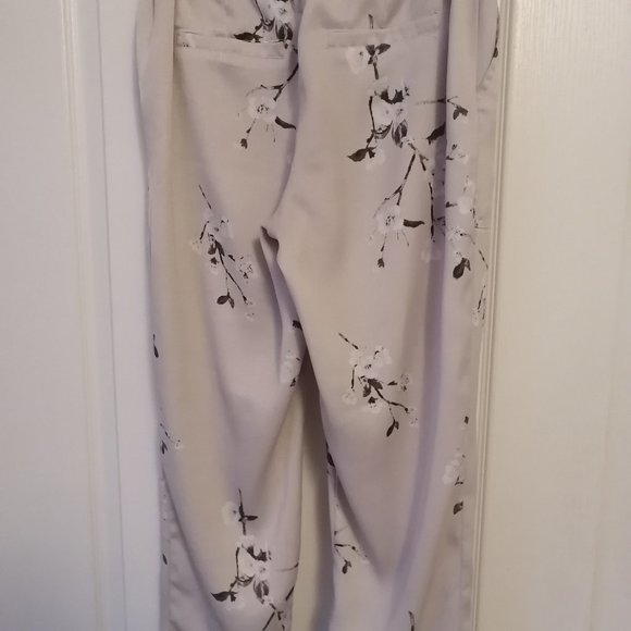 Dynamite Floral Pants - Picture 3 of 6